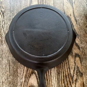 Completely Restored Vintage circa 1945 unmarked Lodge #8 Cast Iron Skillet
